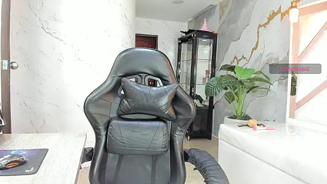 Qetsyah tf online show from April 17, 1:14 pm