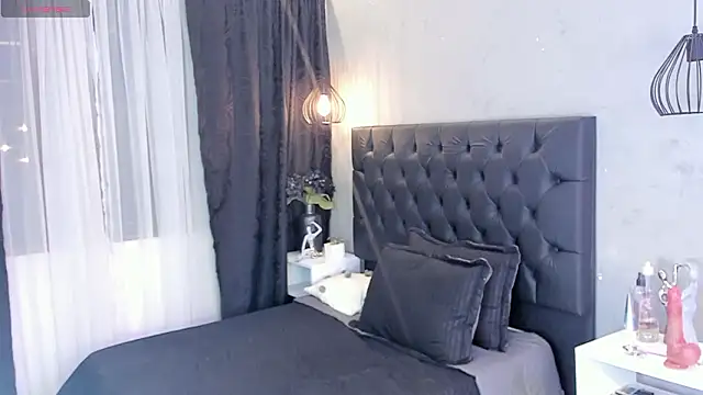 isabella nowa online show from March 24, 11:59 am