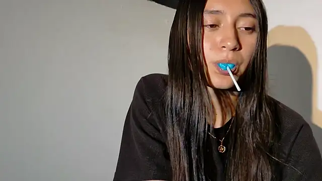 isabella nowa online show from June 14, 11:40 pm
