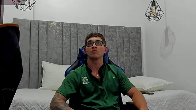 Calvin Hunter online show from March 26, 1:01 am