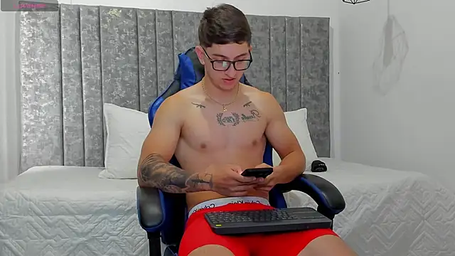 Calvin Hunter online show from April 2, 3:09 pm