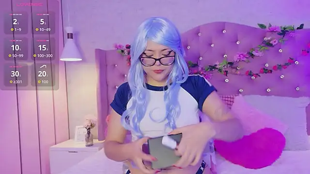 Snapshot of EllieNeptune_ chatting on June 2, 5:31 am EllieNeptune online show from June 2, 5:31 am