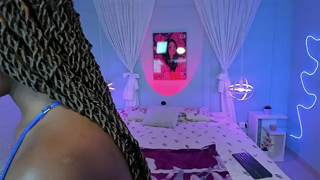 naomi campell online show from February 9, 7:29 pm