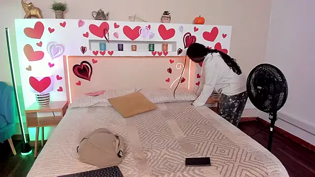 naomi campell online show from February 14, 11:29 am