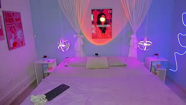 naomi campell online show from February 27, 7:25 pm