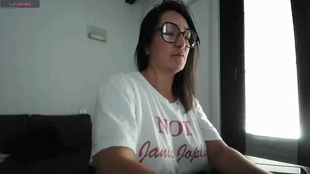 Snapshot of Yulian_Milf chatting on July 17, 10:33 am Yulian Milf online show from July 17, 10:33 am