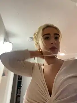 Snapshot of Pink_mink21 chatting on February 5, 12:26 am Pink mink21 online show from February 5, 12:26 am