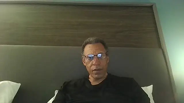 swimmer2496 online show from May 16, 6:43 am