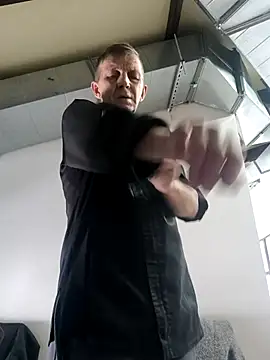 Snapshot of andrei73200 chatting on January 19, 4:16 am andrei73200 online show from January 19, 4:16 am