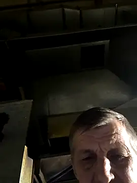 Snapshot of andrei73200 chatting on February 4, 1:50 pm andrei73200 online show from February 4, 1:50 pm