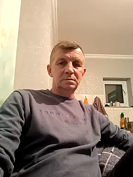 Snapshot of andrei73200 chatting on February 13, 4:03 pm andrei73200 online show from February 13, 4:03 pm