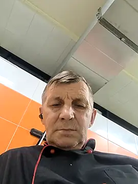 Snapshot of andrei73200 chatting on February 27, 1:22 pm andrei73200 online show from February 27, 1:22 pm