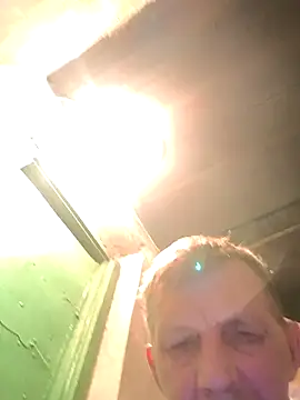 Snapshot of andrei73200 chatting on February 28, 1:50 am andrei73200 online show from February 28, 1:50 am