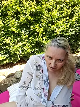 MaskedQueen77 online show from July 12, 1:13 pm