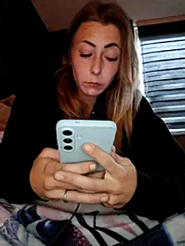 dewimp1 online show from April 9, 5:40 pm