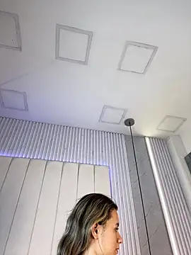 JuliaColemann online show from March 5, 12:01 pm