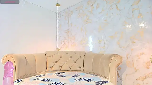 Snapshot of tifanibrown chatting on February 14, 1:30 pm tifanibrown online show from February 14, 1:30 pm