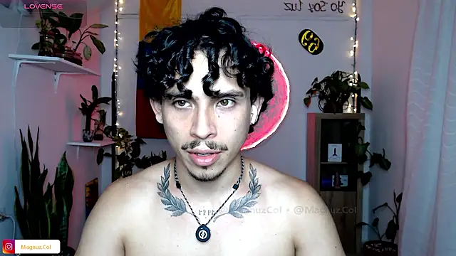 Snapshot of Magnuz_Col chatting on February 11, 1:32 am Magnuz Col online show from February 11, 1:32 am