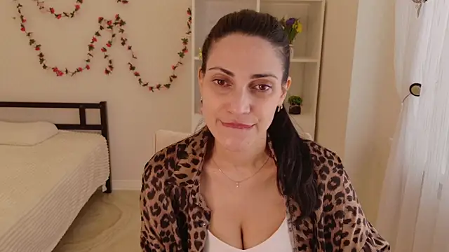 LovelyBeatrice online show from April 12, 11:04 am