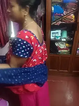 Snapshot of Little-Roshni chatting on April 8, 1:16 am Little-Roshni online show from April 8, 1:16 am