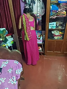 Snapshot of Little-Roshni chatting on April 10, 6:01 pm Little-Roshni online show from April 10, 6:01 pm