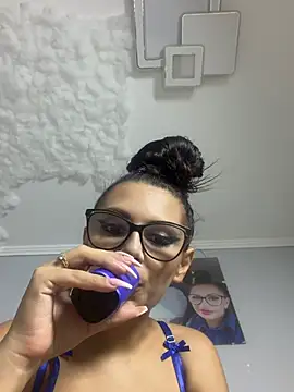 HiddendesireXO01 online show from July 23, 7:23 pm