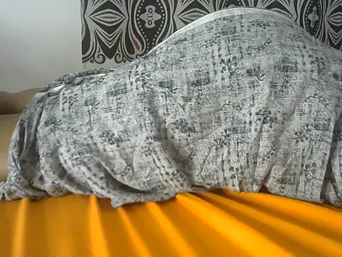 Snapshot of Pearlod2 chatting on February 1, 11:14 pm Pearlod2 online show from February 1, 11:14 pm