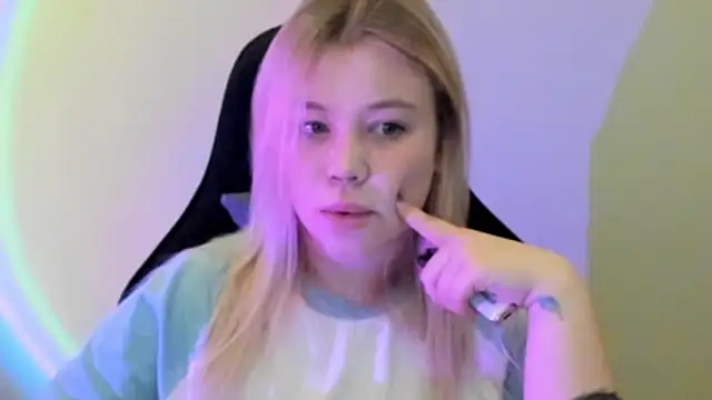 Snapshot of Lulu_Di chatting on February 20, 3:47 am Lulu Di online show from February 20, 3:47 am