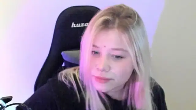 Snapshot of Lulu_Di chatting on February 20, 6:26 am Lulu Di online show from February 20, 6:26 am