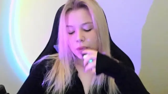 Snapshot of Lulu_Di chatting on February 21, 5:08 am Lulu Di online show from February 21, 5:08 am