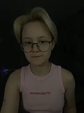 LuunaDorean online show from February 13, 7:21 pm