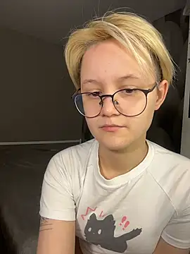 LuunaDorean online show from February 14, 11:23 pm