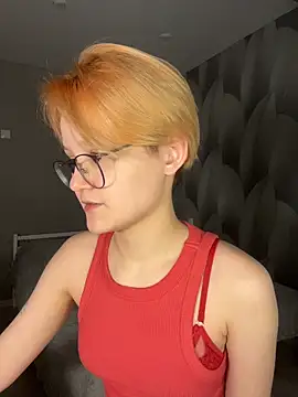 LuunaDorean online show from February 28, 5:58 pm