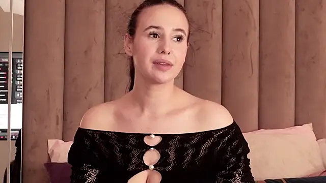 Snapshot of MavisReeve chatting on February 6, 6:40 am MavisReeve online show from February 6, 6:40 am