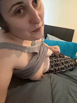 Snapshot of Tiara_XOX chatting on February 25, 11:20 am Tiara XOX online show from February 25, 11:20 am