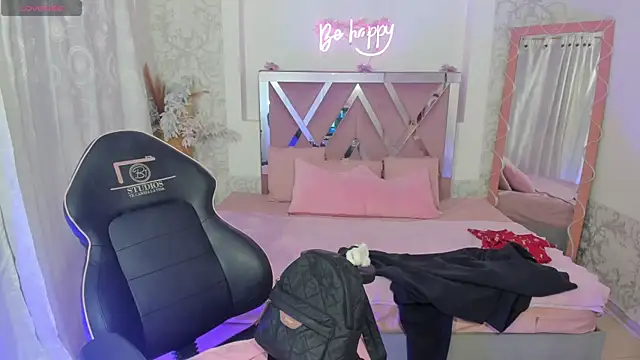 SABRIINA TAY online show from April 18, 11:47 am