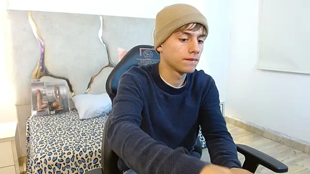 EVAN TAY online show from April 9, 3:06 am