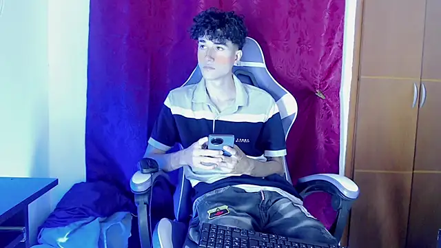Johnny cagee  online show from February 22, 12:01 am
