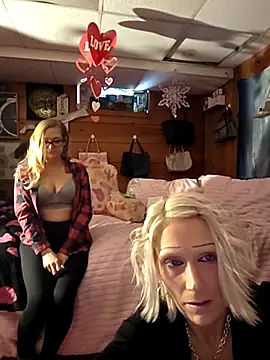 Snapshot of BeautifulFire23 chatting on February 19, 4:25 pm BeautifulFire23 online show from February 19, 4:25 pm