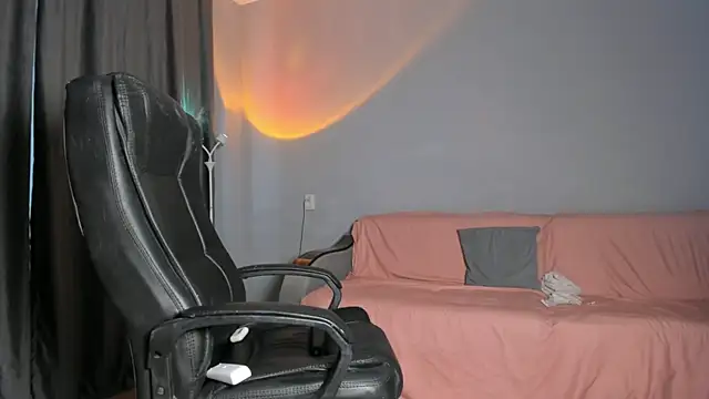 emy lovee online show from March 2, 7:15 am