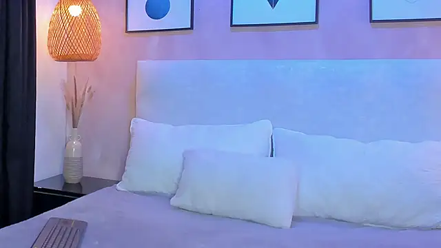 Piinksoul149 online show from May 6, 3:24 am