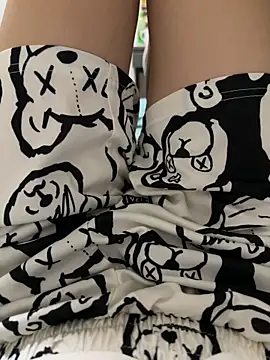 Snapshot of llkiki chatting on February 25, 5:11 pm llkiki online show from February 25, 5:11 pm