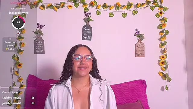 emiily curly online show from July 17, 11:28 am