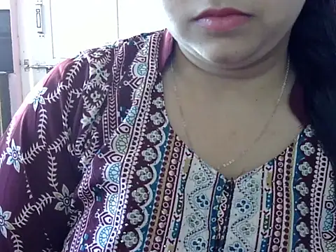 Snapshot of Cute_Aliyaa chatting on April 22, 9:22 am Cute Aliyaa online show from April 22, 9:22 am