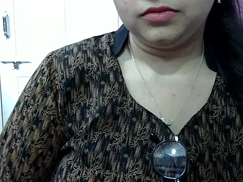 Snapshot of Cute_Aliyaa chatting on April 23, 2:30 pm Cute Aliyaa online show from April 23, 2:30 pm