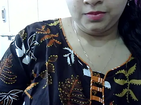 Snapshot of Cute_Aliyaa chatting on April 24, 10:18 am Cute Aliyaa online show from April 24, 10:18 am