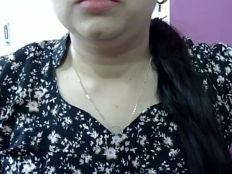 Snapshot of Cute_Aliyaa chatting on April 25, 11:46 am Cute Aliyaa online show from April 25, 11:46 am