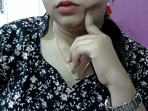 Snapshot of Cute_Aliyaa chatting on April 25, 1:41 pm Cute Aliyaa online show from April 25, 1:41 pm