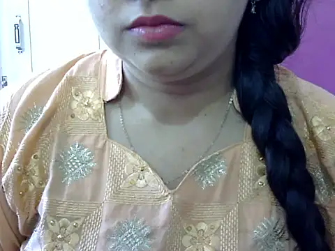 Snapshot of Cute_Aliyaa chatting on May 1, 10:42 am Cute Aliyaa online show from May 1, 10:42 am