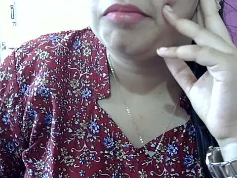 Snapshot of Cute_Aliyaa chatting on May 6, 9:47 am Cute Aliyaa online show from May 6, 9:47 am